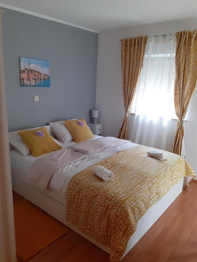 Lola Apartmani โรวีน ภายนอก รูปภาพ